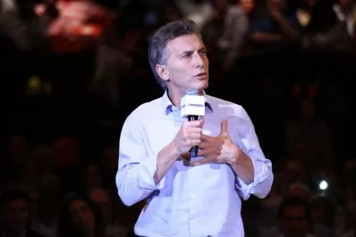 Las imágenes de Macri muestran que en 10 meses pasó de las sonrisas a la adustez