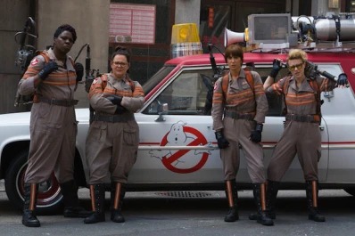 Mujeres de armas llevar ante fantasmas vengativos