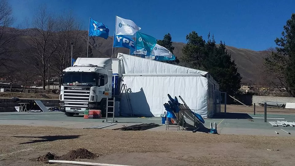 PANORAMA TAFINISTO. Ayer comenzaron a llegar las unidades especiales al predio del parque de asistencia. fOTO DE JUAN CARLOS VILLANUEVA