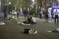 Un camión atropelló y mató a 70 personas en Niza