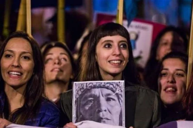 Lo que faltaba: aparecieron los memes de los dólares de Florencia Kirchner