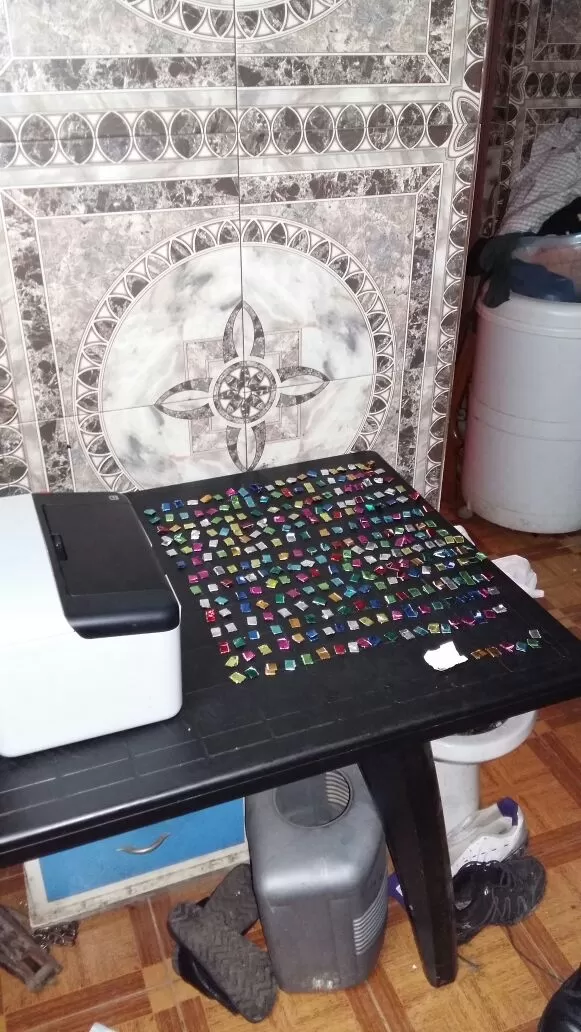 DROGA SECUESTRADA. Los 45 gramos de cocaína en los 287 envoltorios. POLICÍA DE TUCUMÁN