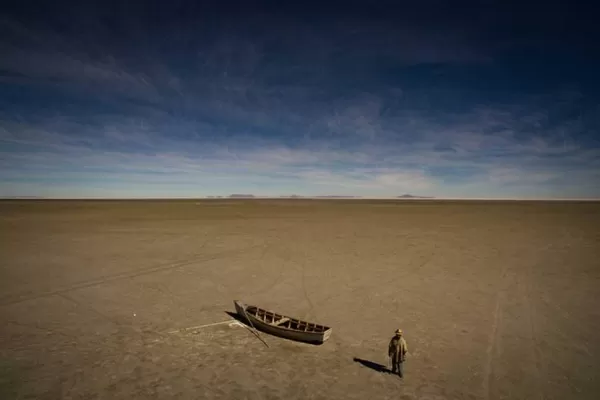 El cambio climático secó un lago de Bolivia y desterró a su gente