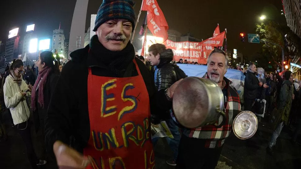 CACEROZALO PORTEÑO. Hubo manifestaciones en el Obelisco. DYN