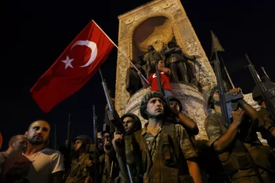 En las calles de Turquía se resiste el golpe de Estado