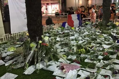 El mismísimo bar donde comimos es ahora un cementerio de flores, dijo la tucumana en Niza