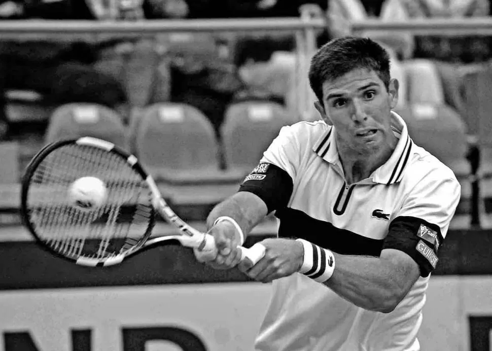 POTENCIA. Desde el revés, y a pura potencia, Delbonis trató de hacer la diferencia. Tuvo éxito en los momentos decisivos. télam