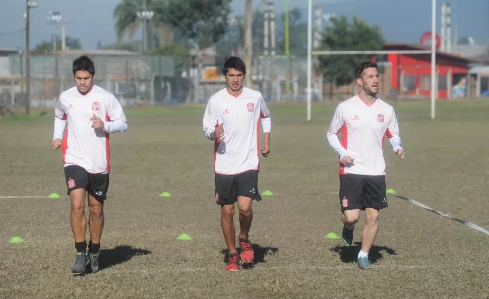 SE QUEDA. Briones (derecha) quiere lograr otro ascenso con San Martín: “este club merece estar en Primera”, dijo. la gaceta / foto de antonio ferroni