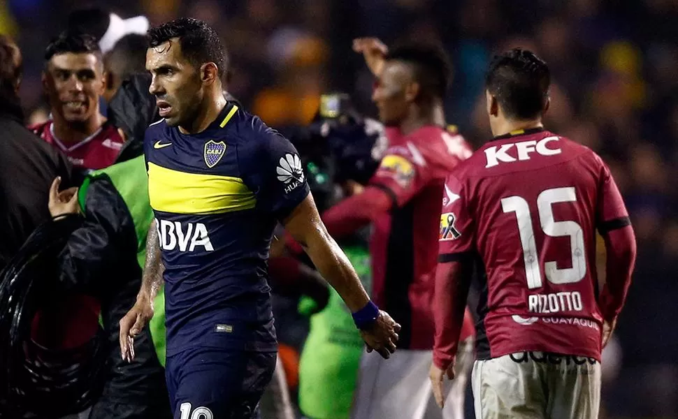 FRUSTRACIÓN. Tevez fue una sombra ante los ecuatorianos, pero en Boca afirman que no se irá.
DOTO DE REUTERS