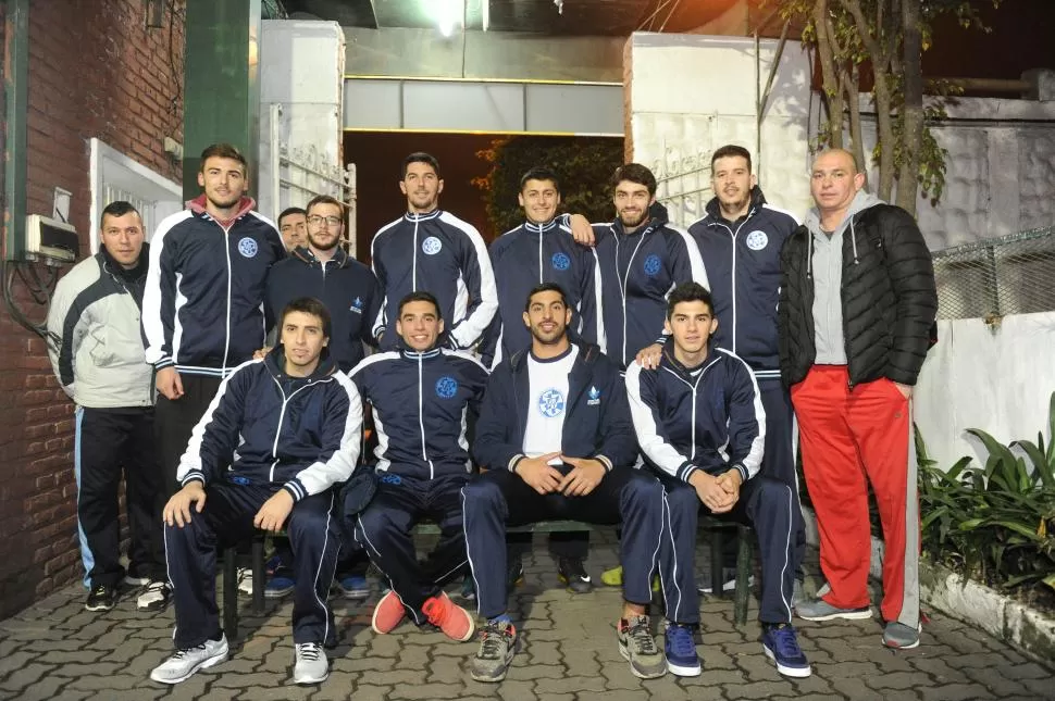 ANTES DE PARTIR. Los jugadores tucumanos confían en repetir el éxito. LA GACETA / FOTO DE HÉCTOR PERALTA