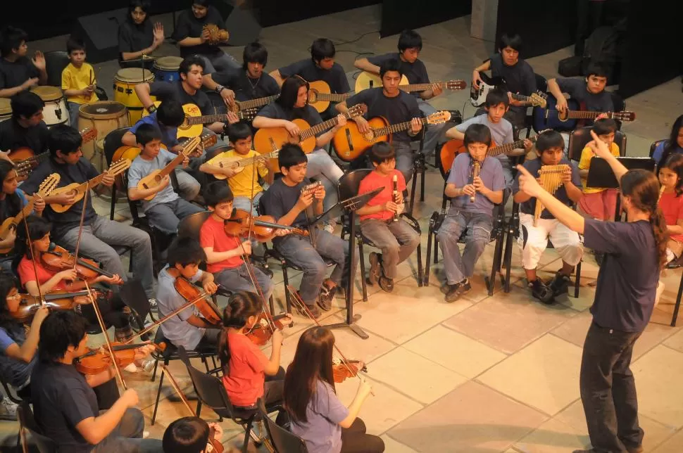 MÚSICA PARA DISFRUTAR. La orquesta Chivo Valladares. LA GACETA / FOTO DE ANTONIO FERRONI (ARCHIVO).-