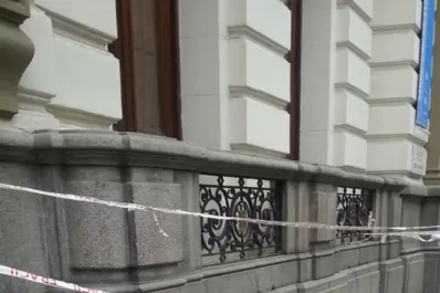 Cayó parte de la mampostería del Timoteo Navarro