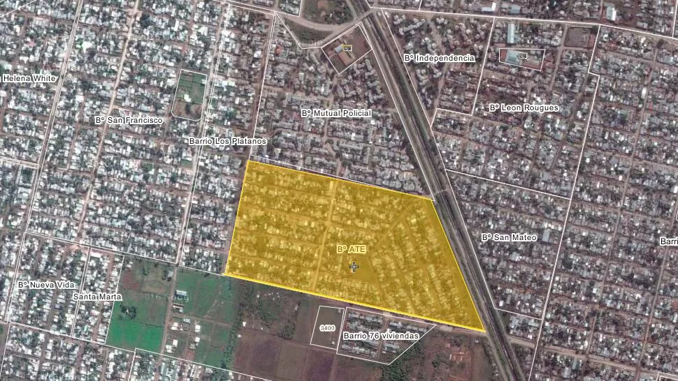 EN LA VEREDA. El hombre fue detenido por un policía que se encontraba patrullando el barrio. 