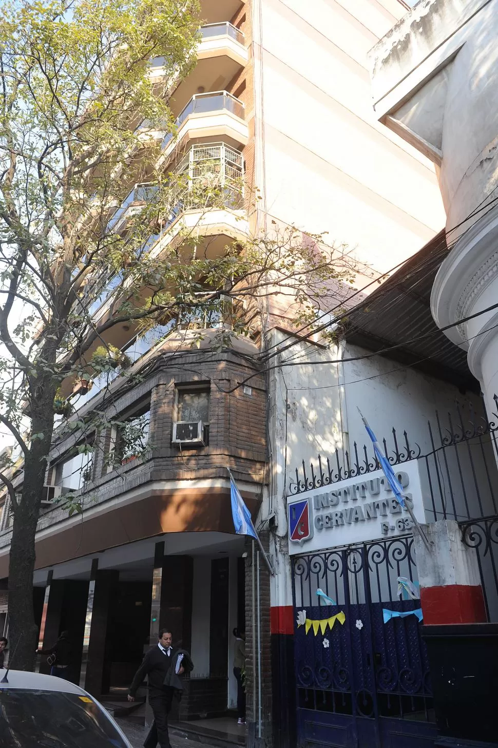 LADRÓN EN ALTURA. Trepó al balcón a través del Instituto Cervantes. la gaceta / fotos de hector peralta