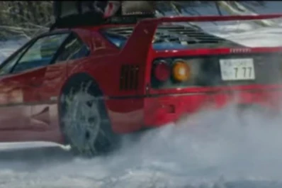Así se conduce una Ferrari en la nieve