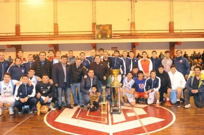 El bicampeón recibió el reconocimiento de su público