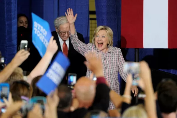 Una encuesta le da 8 puntos de ventaja a Hillary sobre Trump