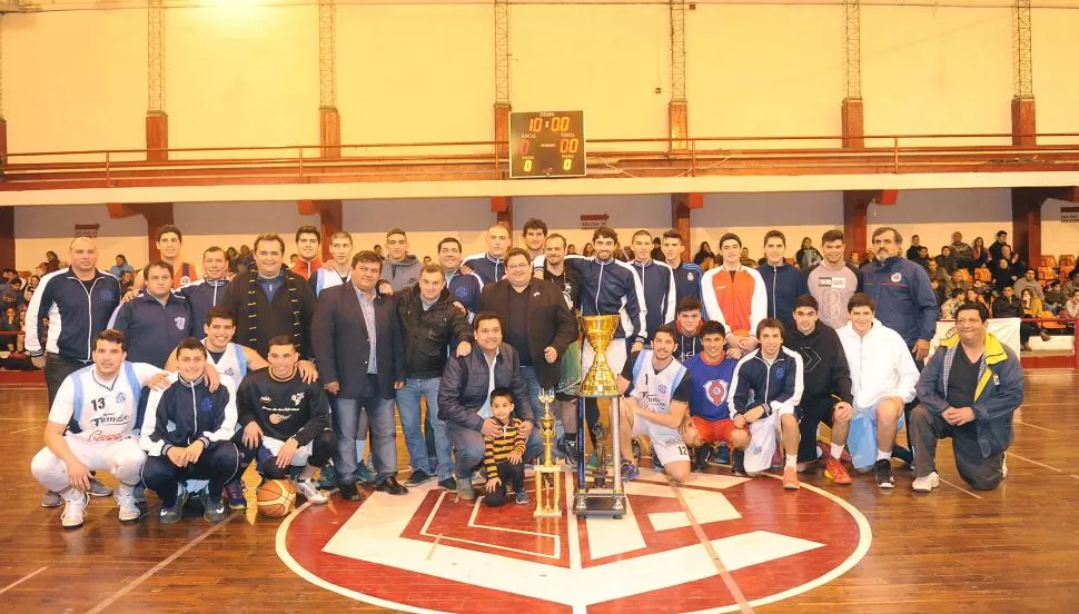 El bicampeón recibió el reconocimiento de su público