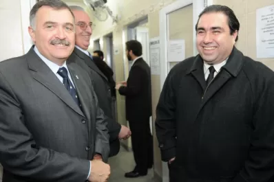 Dos jueces dicen que la re-reelección de Mansilla es inconstitucional, pero la mayoría está en duda