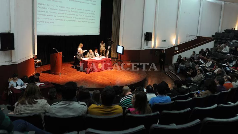 AMPLIA MAYORÍA. Hubo 84 votos para avalar el ingreso libre e irrestricto a la Universidad y apenas 22 en contra. LA GACETA / ANALÍA JARAMILLO