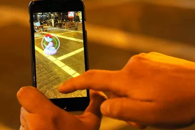Tropezó, cayó en la vereda y perdió dos dientes por jugar Pokémon Go