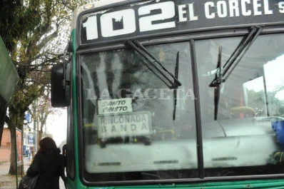 Fue aprehendido por exhibiciones obscenas en un ómnibus de la empresa 102