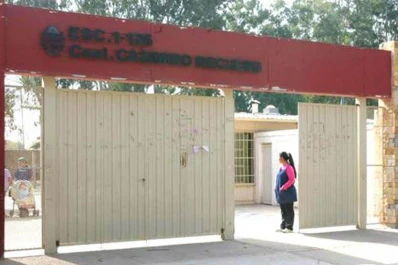 La tía de una alumna intentó ahorcar a una maestra en plena clase