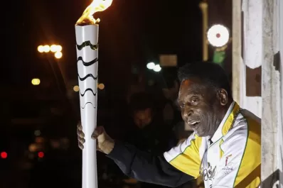 Por problemas físicos, Pelé no encenderá la llama olímpica