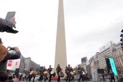 Malevo hizo repiquetear los bombos en el Obelisco