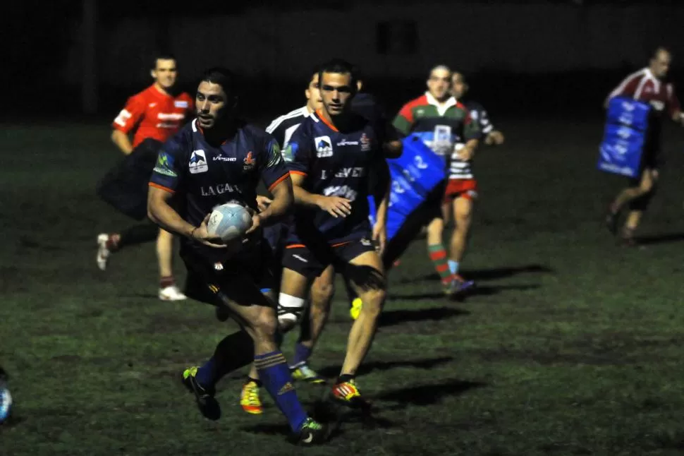 DE BASE. La primera práctica contó con 32 jugadores, aunque el staff advirtió que la lista está abierta a nuevos talentos. LA GACETA / FOTO DE Inés Quinteros Orio