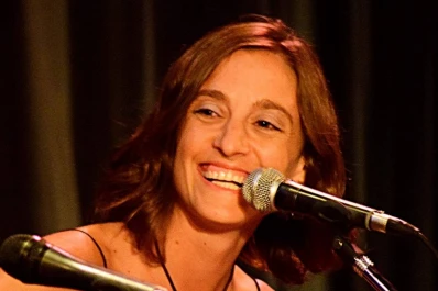 Una trovadora con raíces latinoamericanas