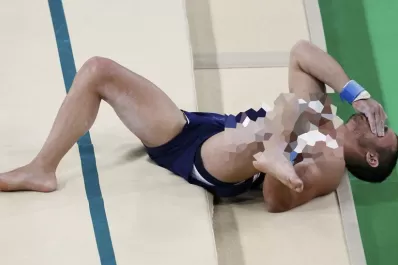 Impactante: el francés Samir Ait Said se quebró una pierna durante un salto