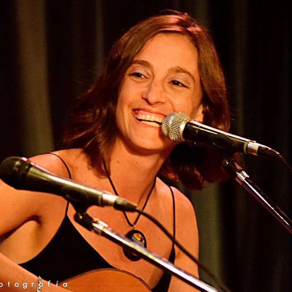 PILMAIQUÉN MLIKOTA. Le canta a los elementos y a sus recuerdos.  