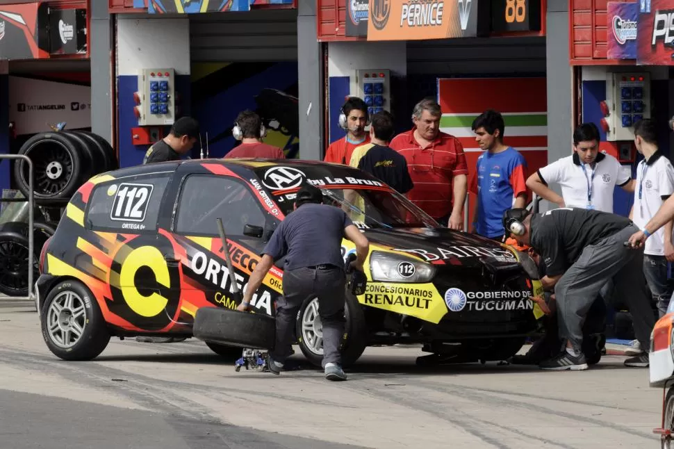 BIEN ALISTADO. Al Clio de “Juanoso”, el GR Competición le hizo mejoras en el eje trasero, con lo que se fue para adelante. BH FOTOS