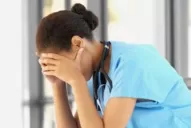 La autoridad de médicos y maestros, en crisis