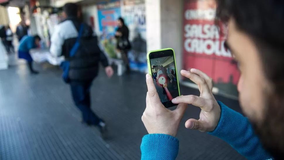 POKEMÓN GO. El fenómeno se instaló en la provincia y tanto grandes como chicos se volvieron fanáticos. LA GACETA