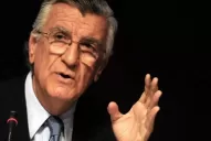 Gioja exige que el Estado determine lo que paga cada familia de gas y luz