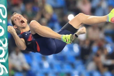 Ganó la medalla de plata, lo abuchearon y terminó llorando