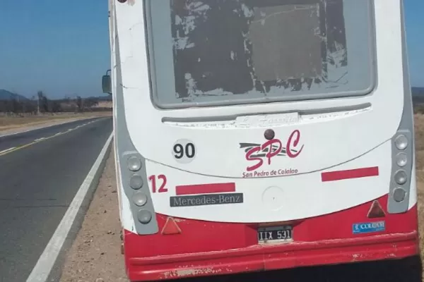 Pudo ser una tragedia: un colectivo perdió una rueda en plena ruta 9