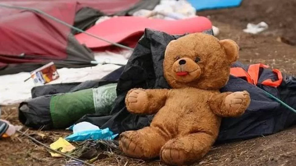 Un niño quiso vender su oso de peluche para poder comer