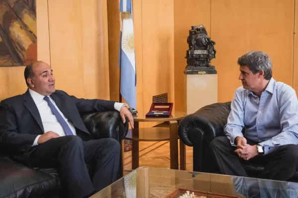 Manzur gestionó ante Prat-Gay el aval para obtener un crédito de China