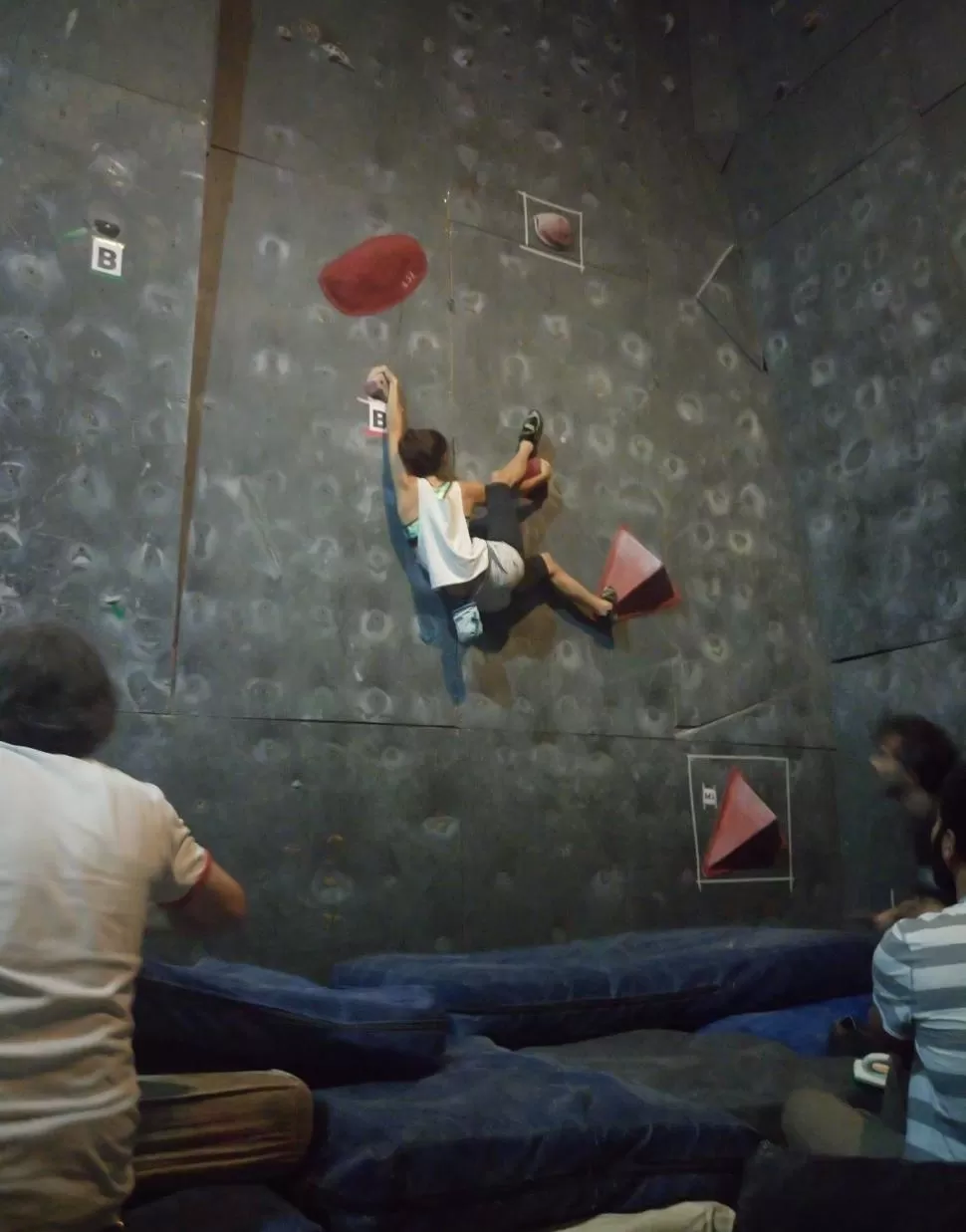 INTRÉPIDA. Una participante, en plena competencia en el muro Punto Rojo. GENTILEZA PABLO GOLOBOFF 