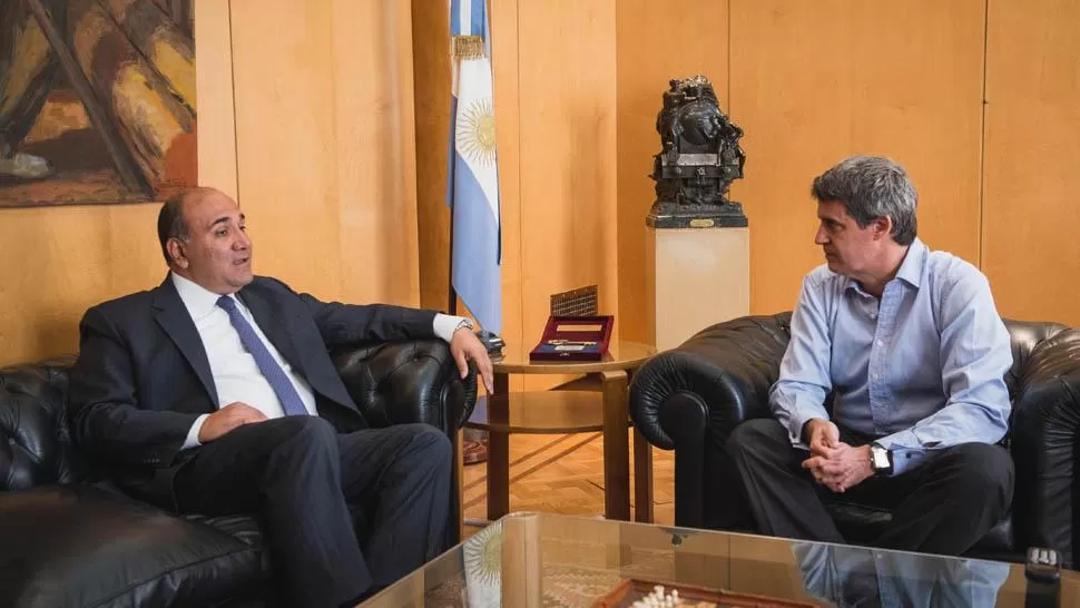 EN BUENOS AIRES. Manzur y Prat-Gay dialogaron sobre la importancia estratégica de la producción de frutillas y limones en la provincia. FOTOS DE MINISTERIO DE HACIENDA DE LA NACIÓN