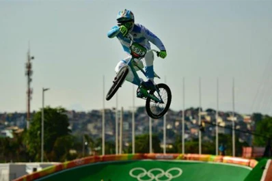Los argentinos Molina y Díaz son semifinalistas en el BMX y van por una medalla