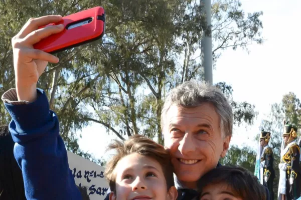 Macri, junto a un gobernador peronista, lanzó un plan social