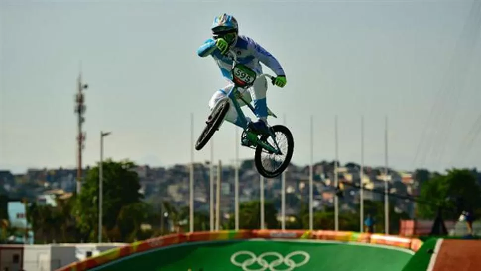 Los argentinos Molina y Díaz son semifinalistas en el BMX y van por una medalla