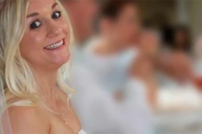Su marido la engaño y ella decidió vender el vestido de novia para pagar el divorcio