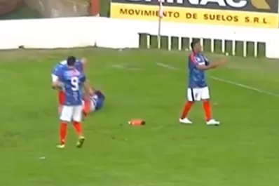Increíble: a un jugador le pegaron con un termo en la cabeza