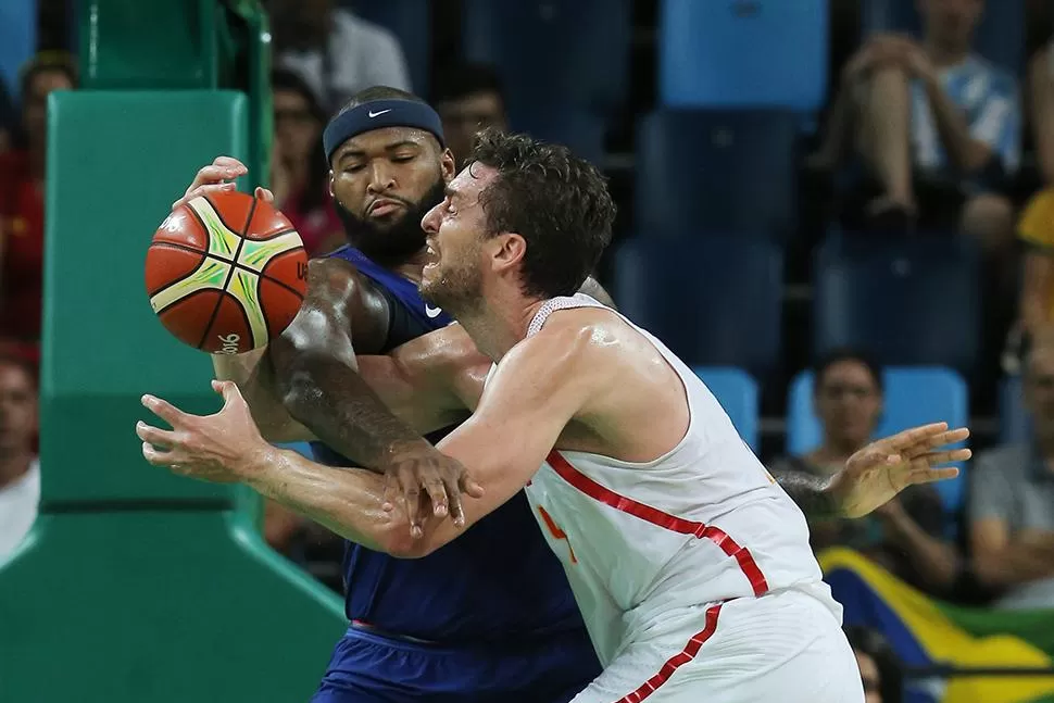 Cousins y Pau Gasol.
REUTERS