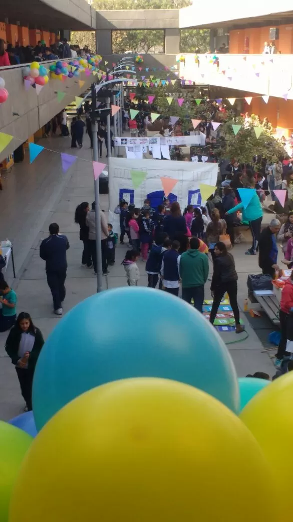 LA SEDE DE LA ALEGRÍA. A lo largo del día, miles de chicos corrieron, jugaron y aprendieron en este patio. 